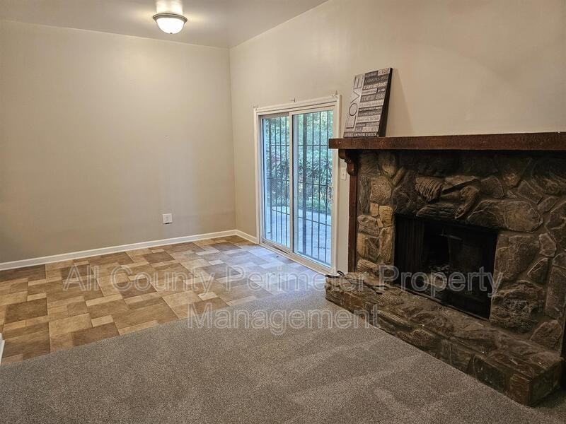 165 Parkridge Ct - Photo 3 of 9
