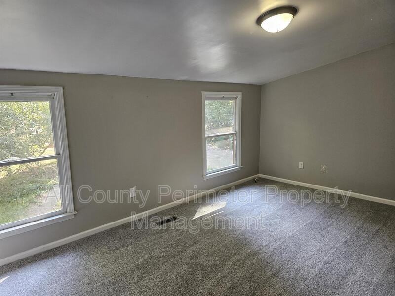 165 Parkridge Ct - Photo 5 of 9