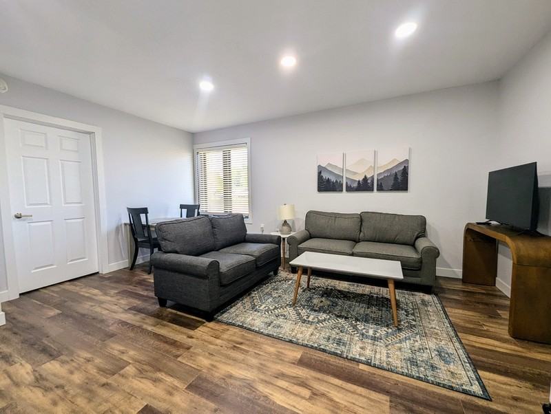 413 Jefferson St - Photo 2 of 10