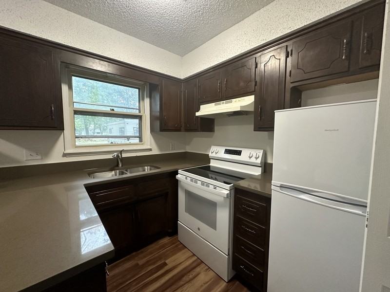 818 E 14th St - Photo 3 of 10