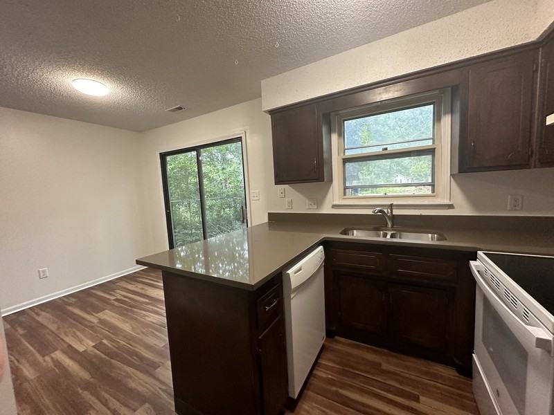 818 E 14th St - Photo 2 of 10