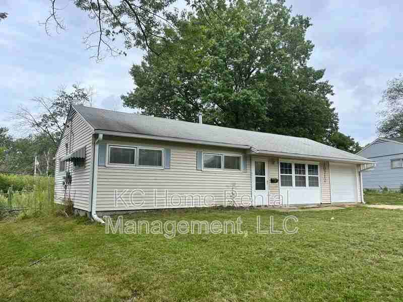 10712 Cambridge Ave - Photo 3 of 30