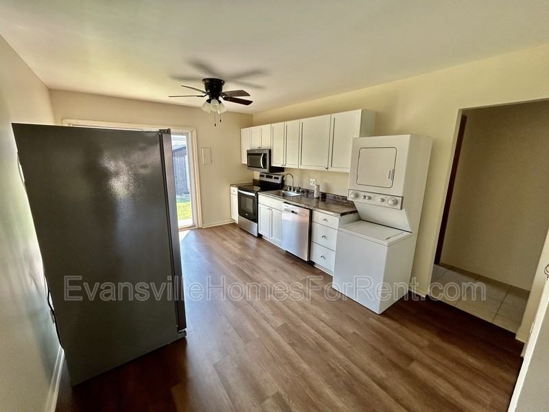 935 N Fairlawn Cir E - Photo 3 of 7