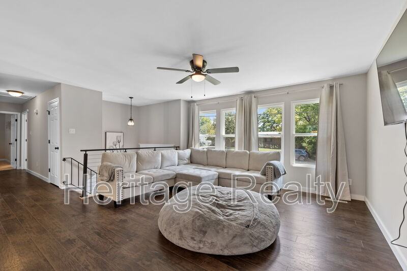 12025 West Kingsgate Road - Photo 2 of 27