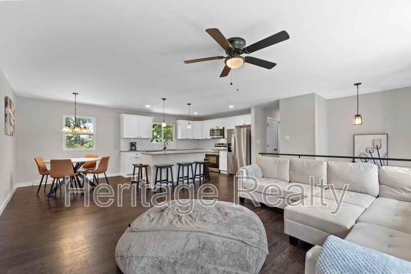 12025 West Kingsgate Road - Photo 3 of 27