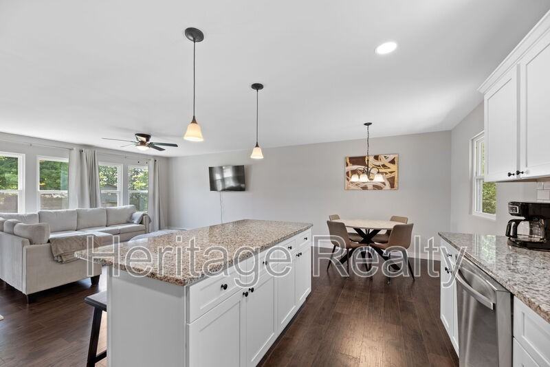 12025 West Kingsgate Road - Photo 7 of 27