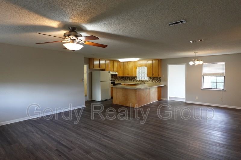 5122 Presidents Cir - Photo 2 of 14