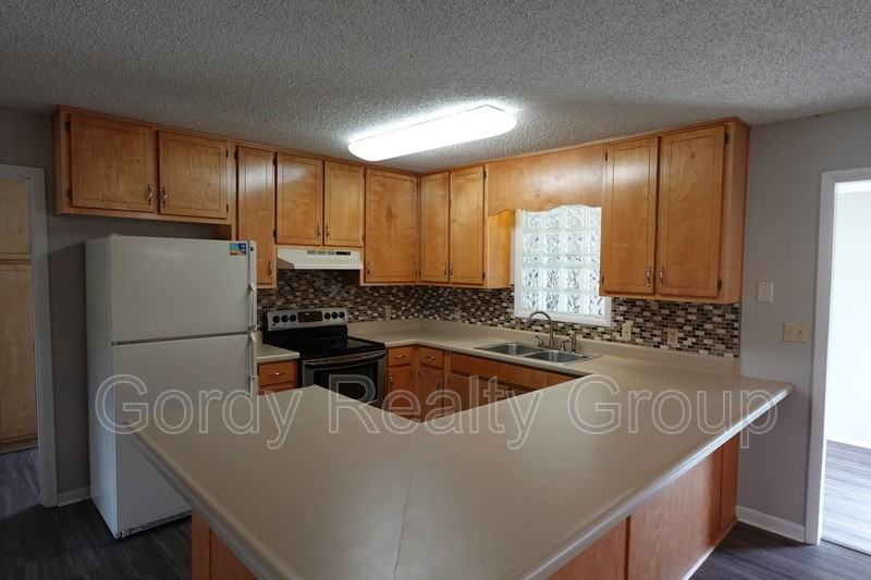5122 Presidents Cir - Photo 3 of 14