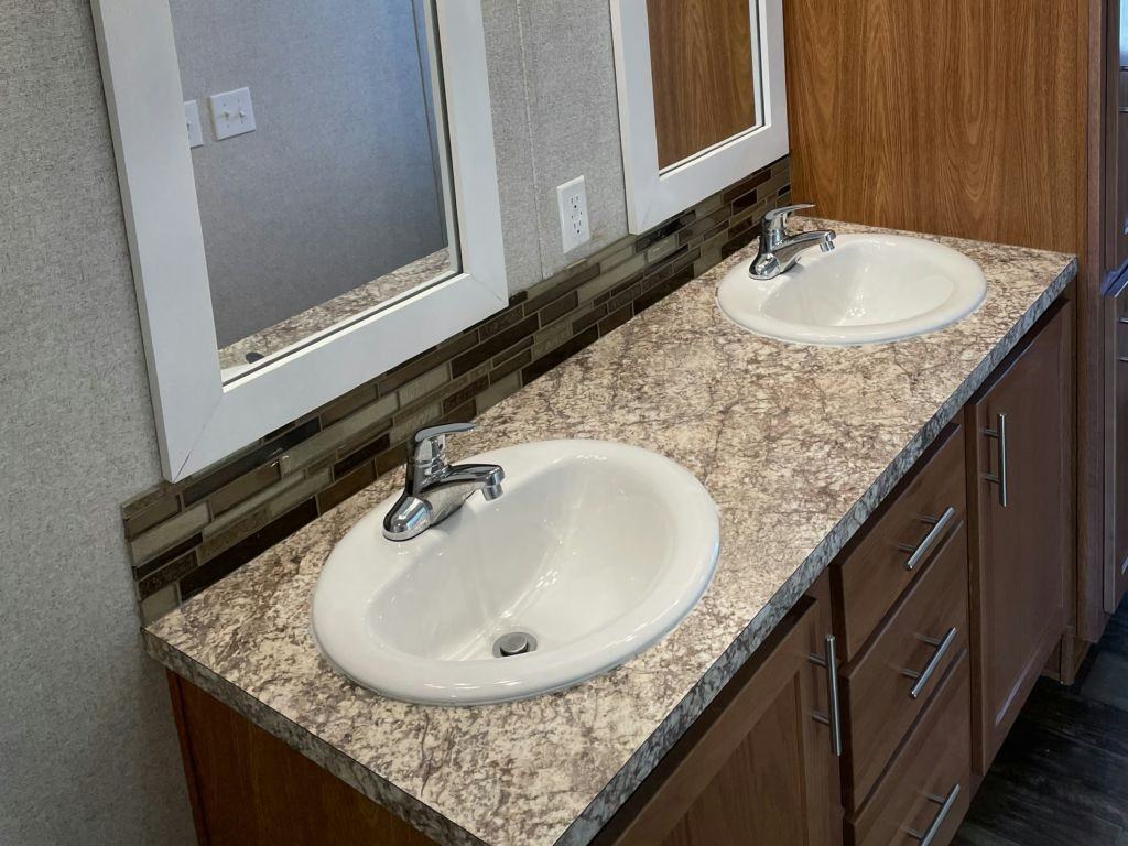 54 Elmhurst Dr - Photo 3 of 35