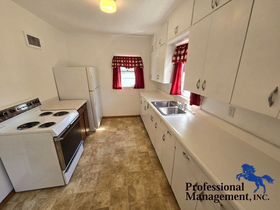 1926 Broadwater Ave - Photo 3 of 9