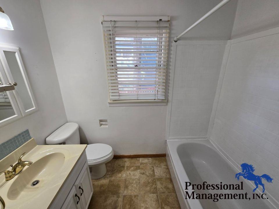 1926 Broadwater Ave - Photo 4 of 9
