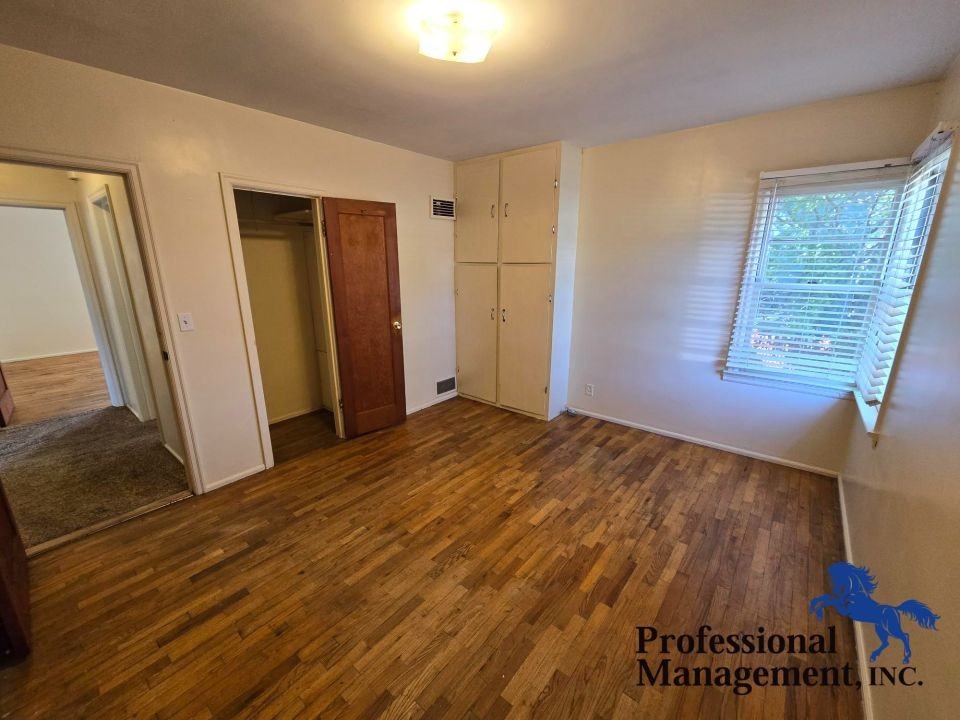 1926 Broadwater Ave - Photo 5 of 9