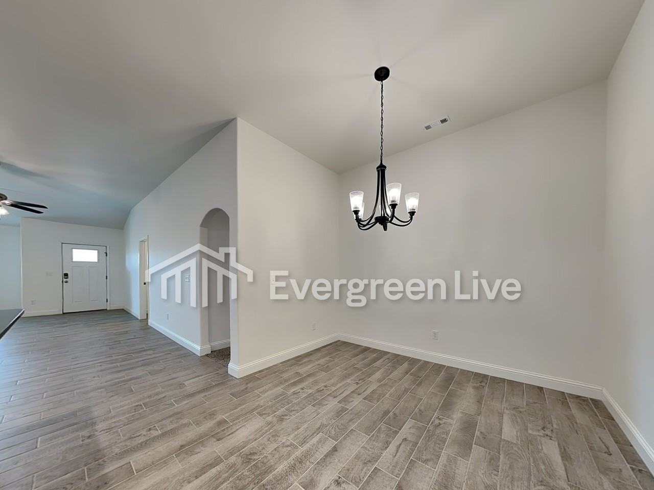 6006 Nw Grant St - Photo 3 of 24