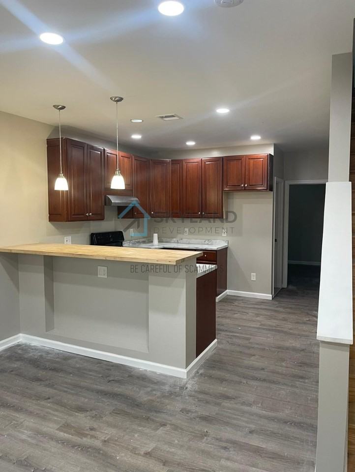 1405 W Pacific St #NA - Photo 3 of 32