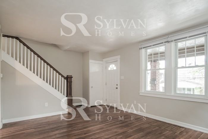 835 Fordham Ave - Photo 3 of 15
