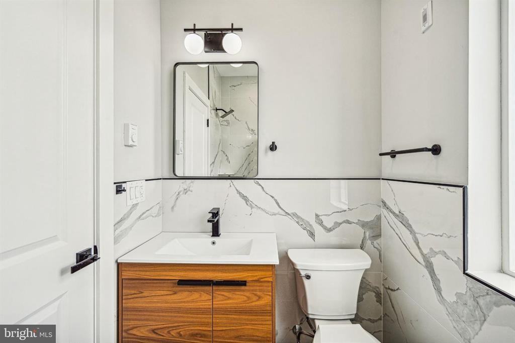 2356 Gerritt St #3 - Photo 5 of 12