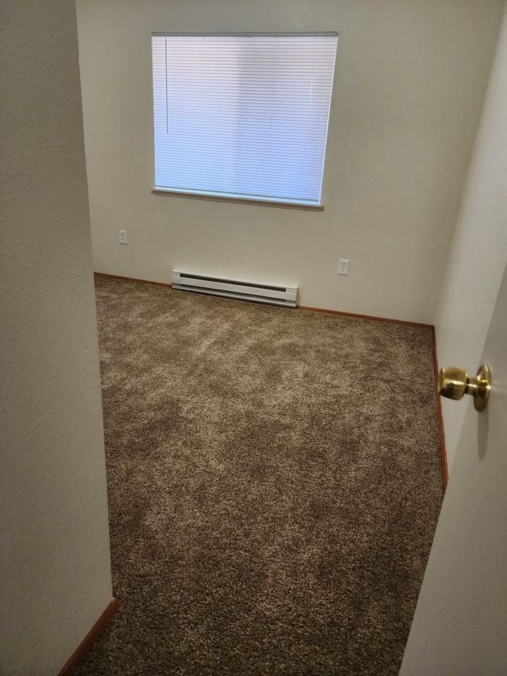 Large 2 Bedroom Apt Living, Located in the Center of Vancouver, WA! - Photo 6 of 20