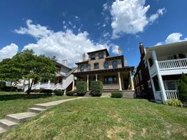 featured image of 1722 Summit St
