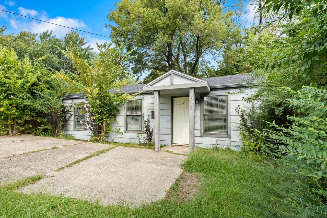 1022 W Holly St - Photo 2 of 28