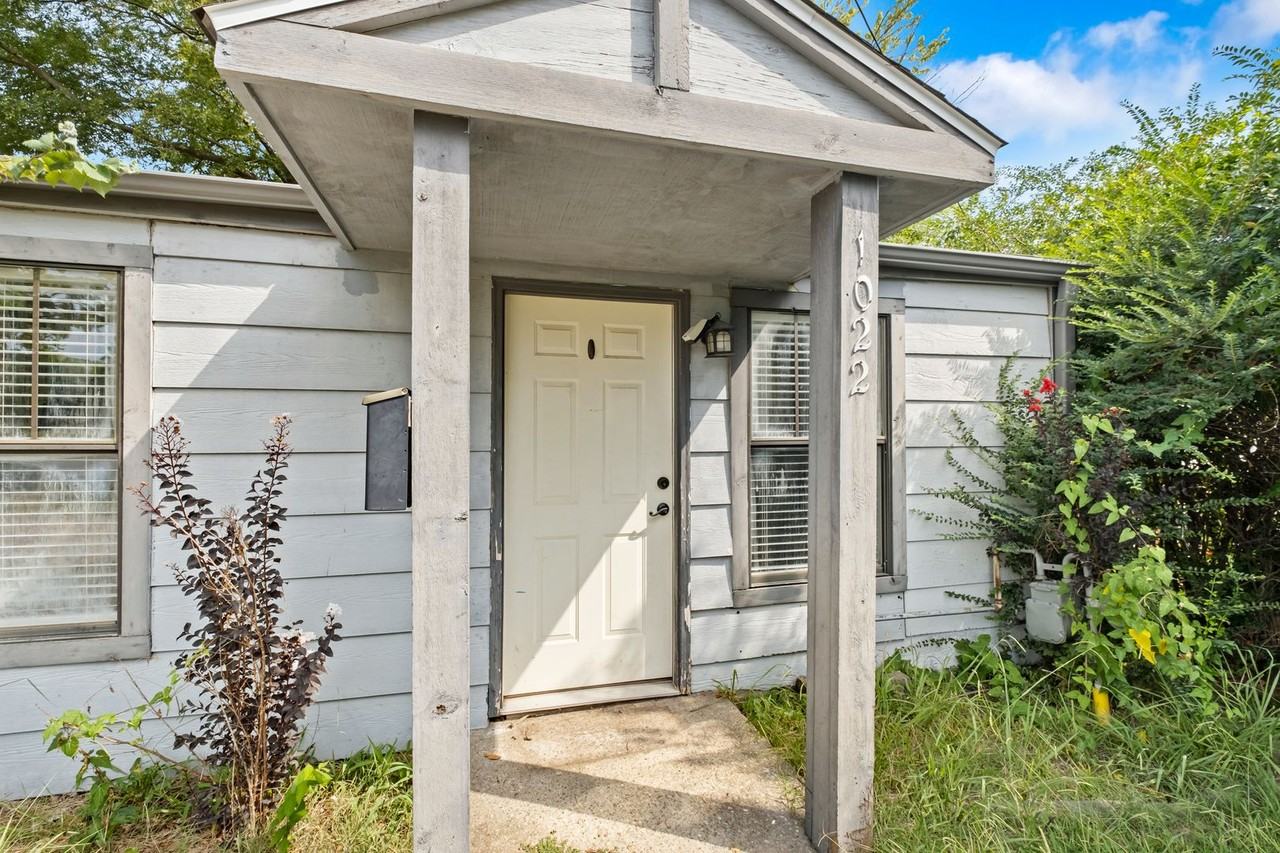 1022 W Holly St - Photo 4 of 28