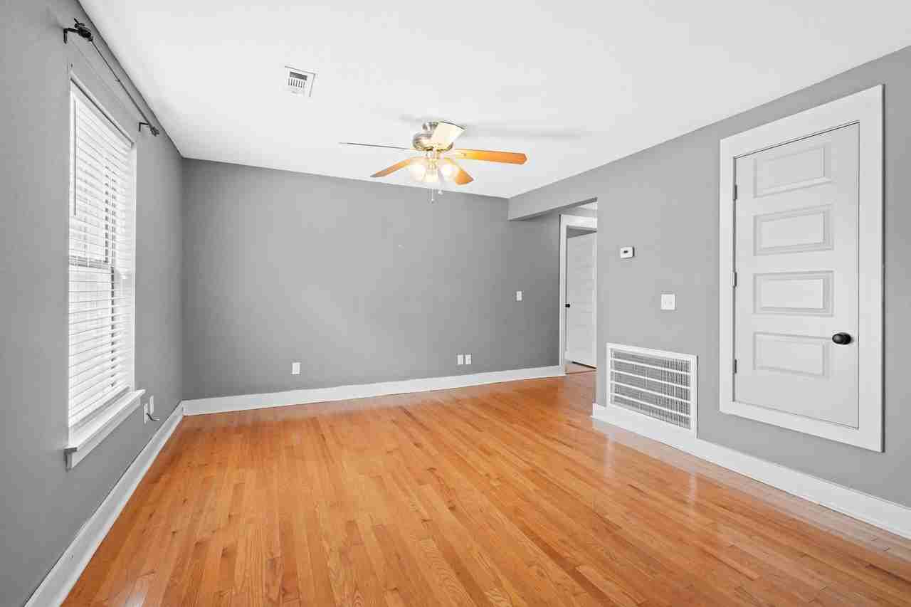 1022 W Holly St - Photo 6 of 28