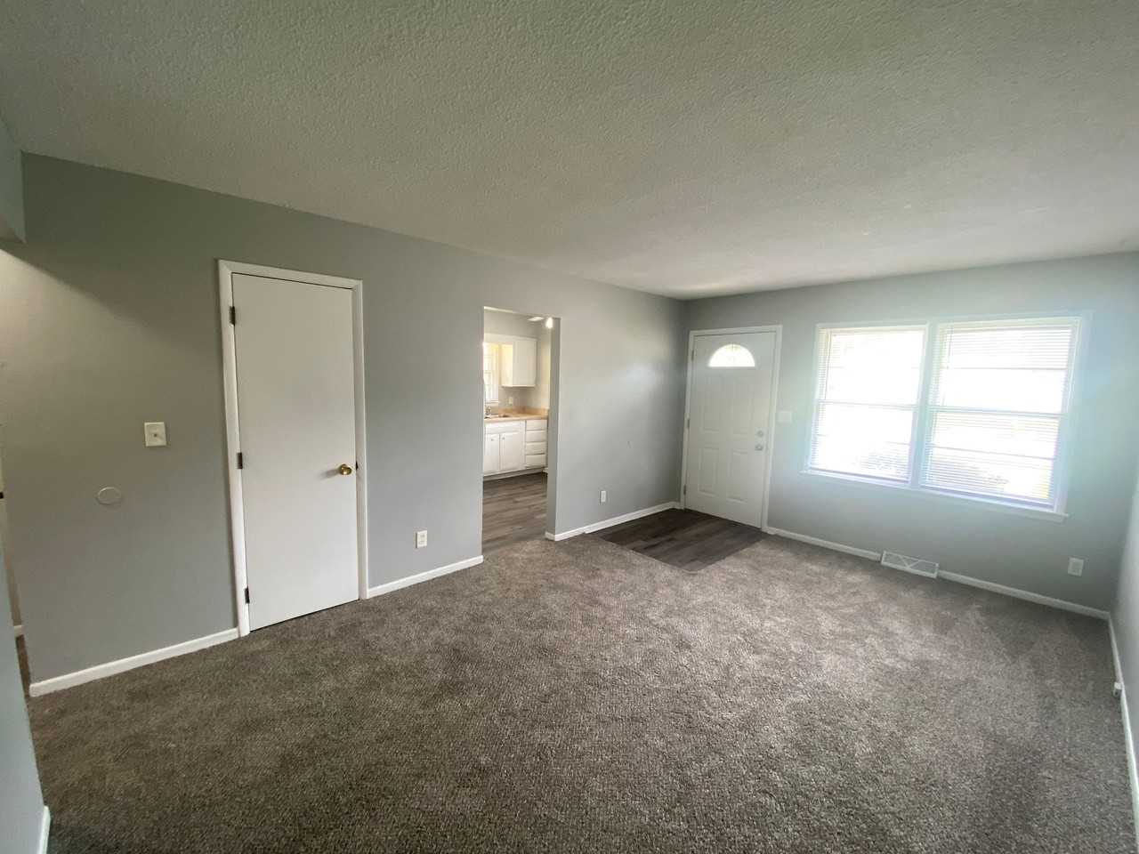 3302 SE 5th Street - Photo 3 of 12
