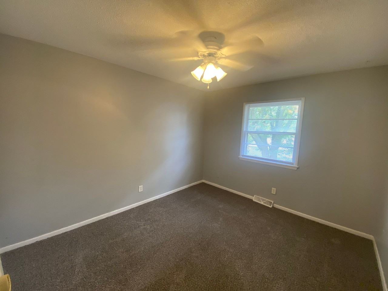 3302 SE 5th Street - Photo 4 of 12