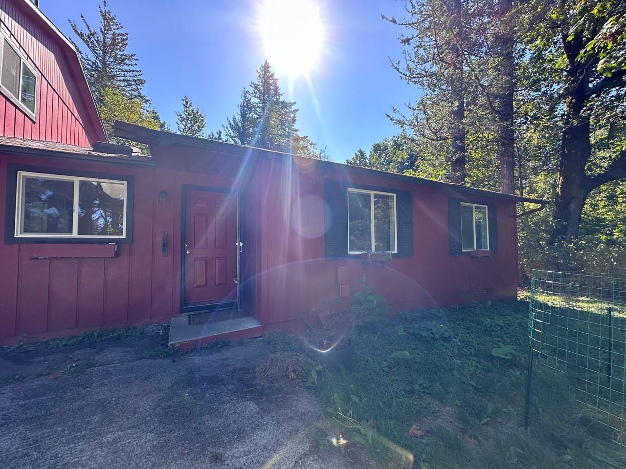 1642 Ne Columbia Ave - Photo 2 of 20