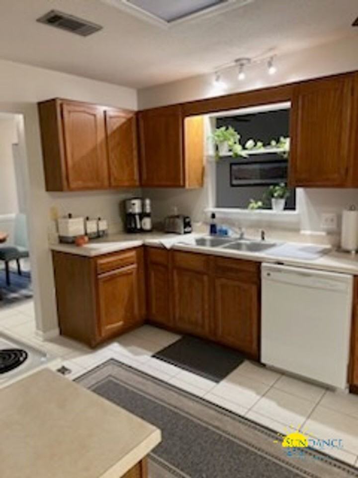 332 Oleander Ave - Photo 4 of 14