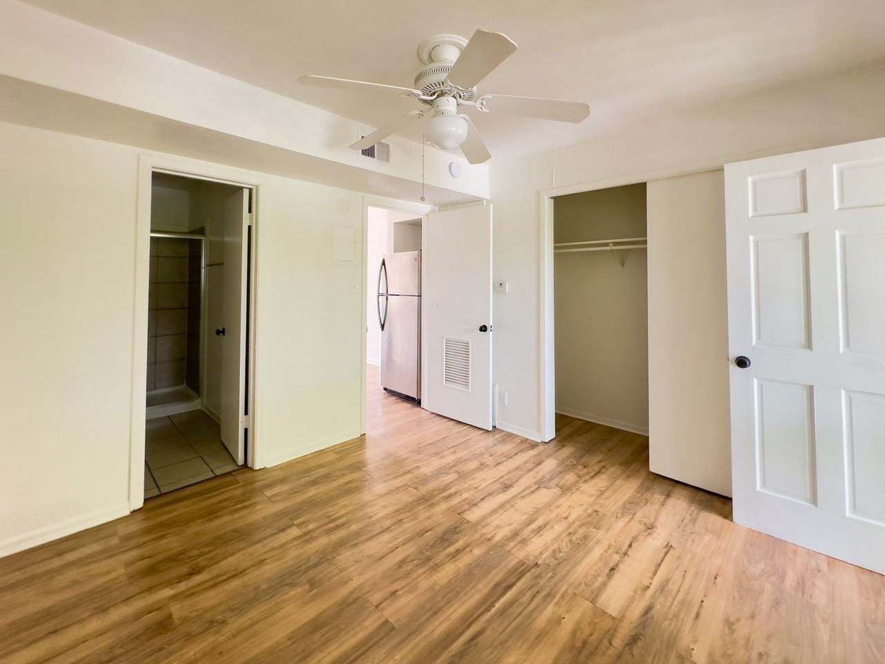 1010 W 23rd St #14 - Photo 7 of 9