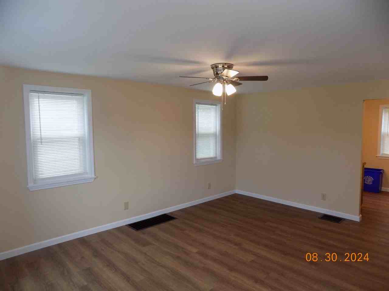 450 Albert St. - Photo 2 of 10