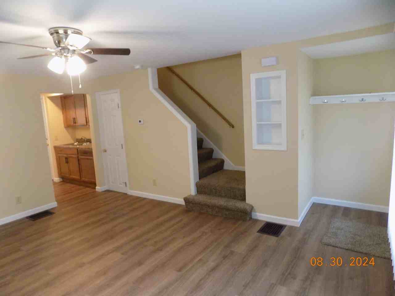 450 Albert St. - Photo 3 of 10