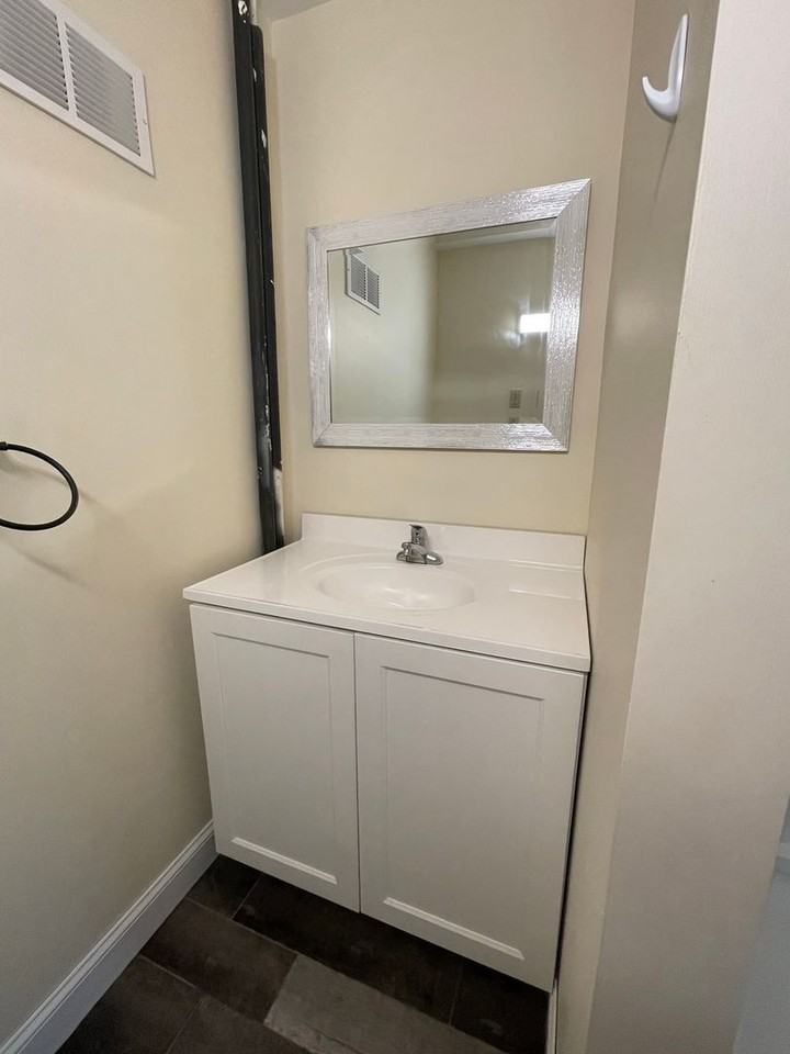 88-94 Lafountain St - Photo 5 of 28