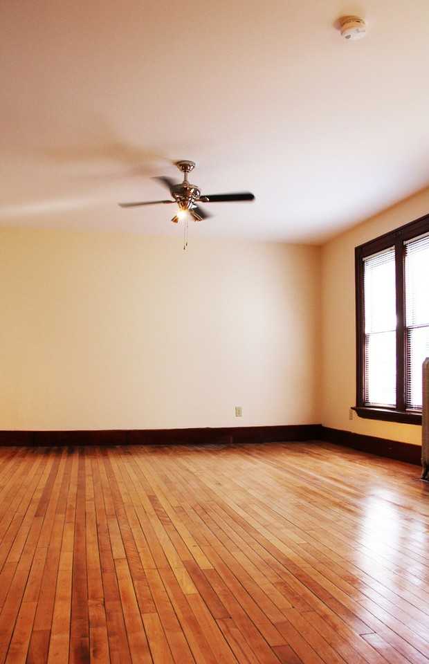 419 Colchester Ave - Photo 3 of 7