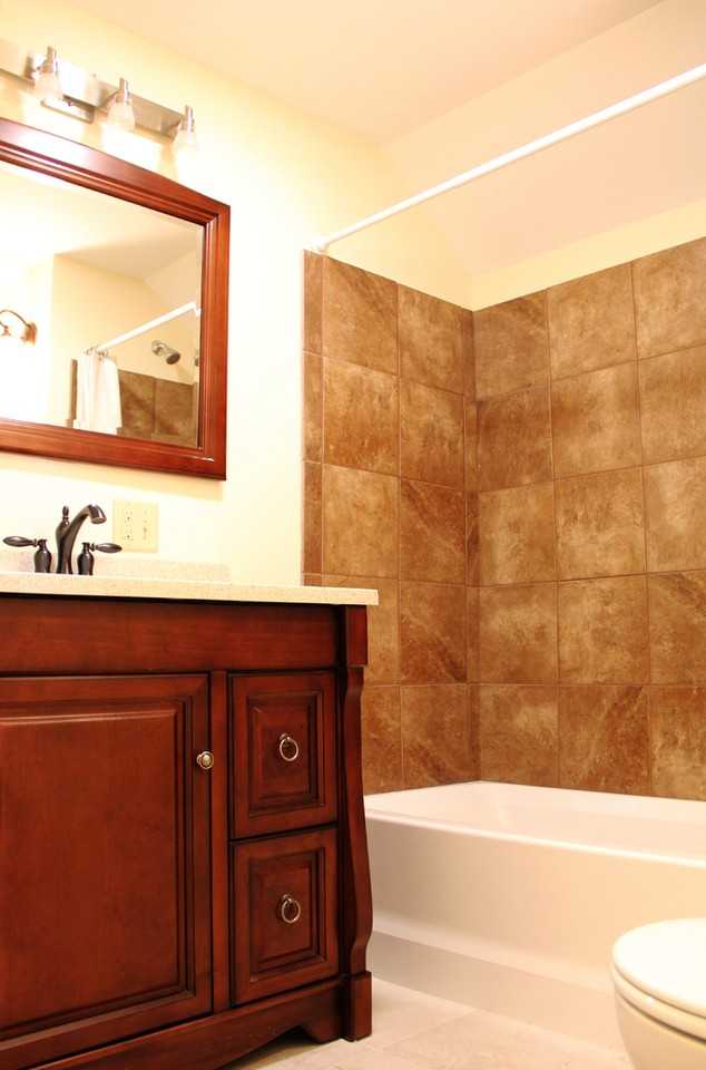 419 Colchester Ave - Photo 4 of 7