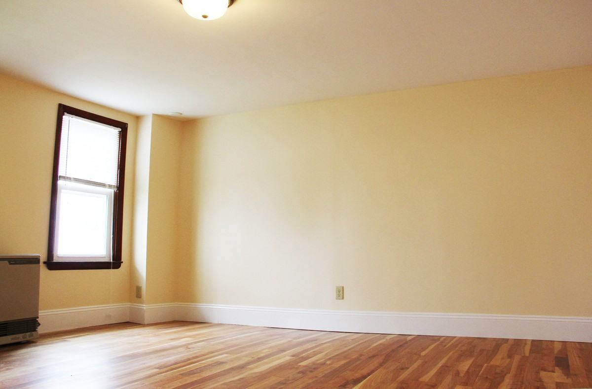 419 Colchester Ave - Photo 5 of 7