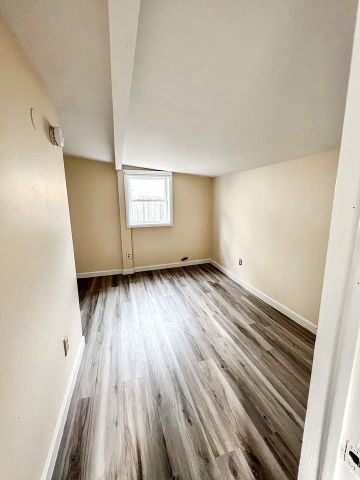 20 Cedar St - Photo 4 of 12