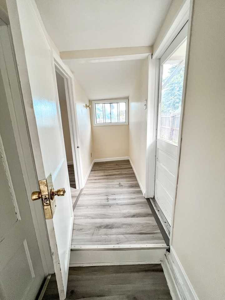 20 Cedar St - Photo 5 of 12
