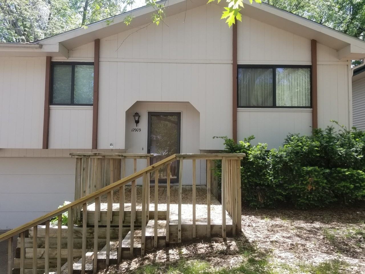 12909 Ames Ave - Photo 2 of 20