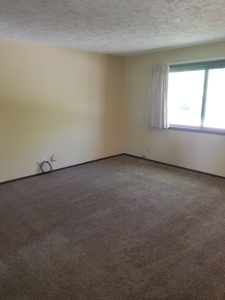 12909 Ames Ave - Photo 6 of 20