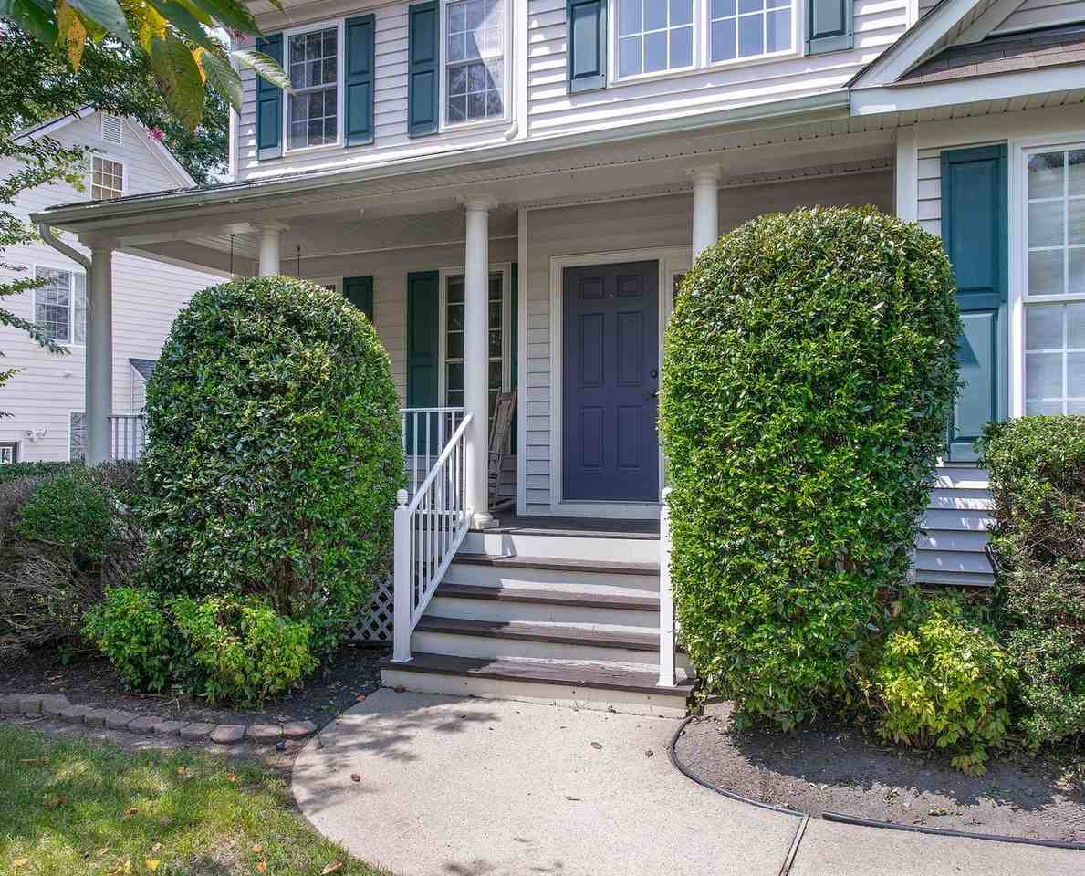 7912 Hampton Meadows Ln - Photo 3 of 50