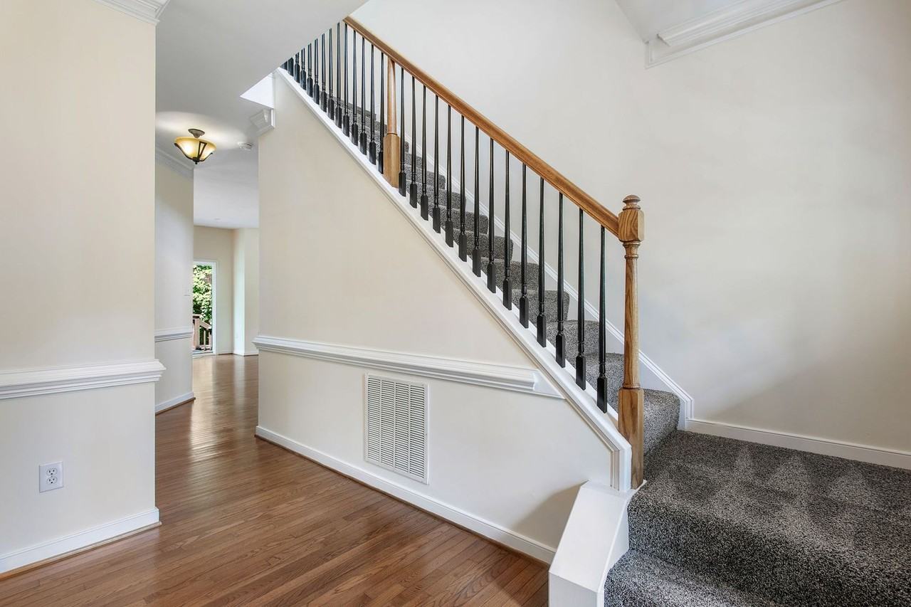 7912 Hampton Meadows Ln - Photo 7 of 50