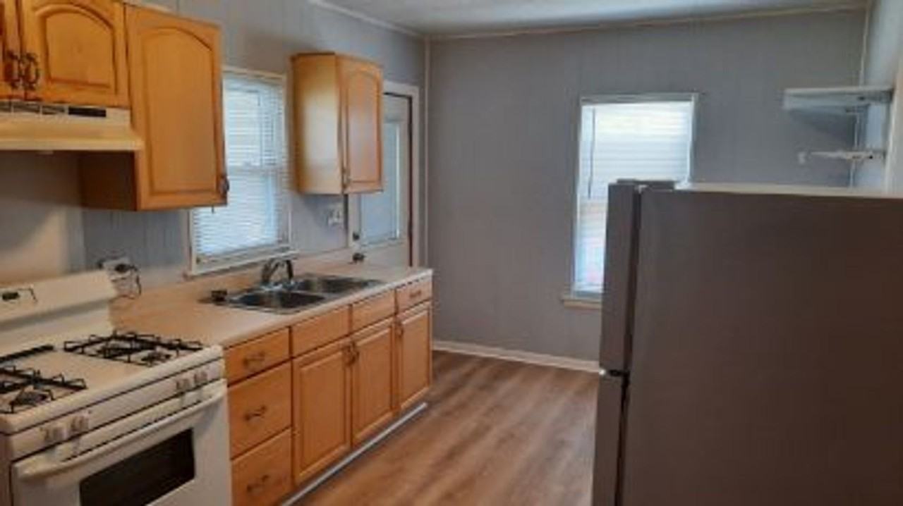 24425 Republic Ave - Photo 2 of 7