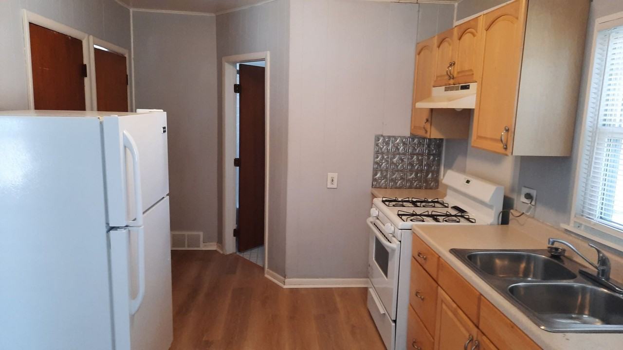 24425 Republic Ave - Photo 3 of 7