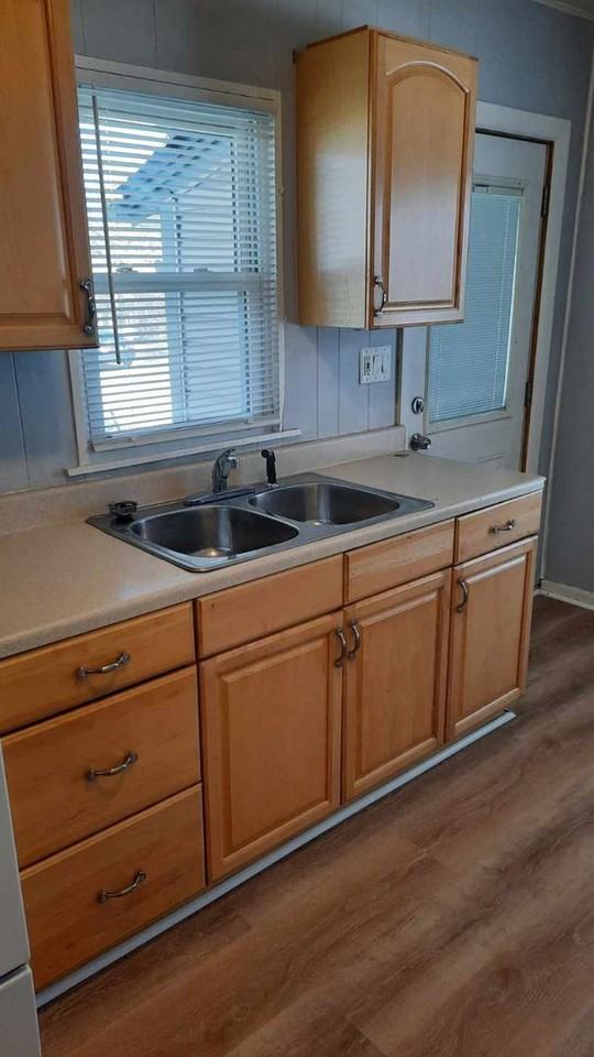 24425 Republic Ave - Photo 4 of 7