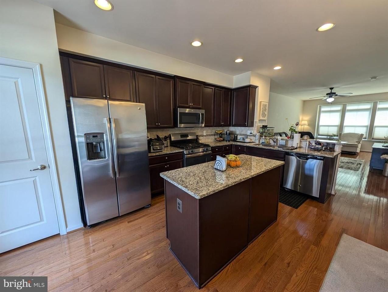 41751 Mcmonagle Sq - Photo 3 of 15