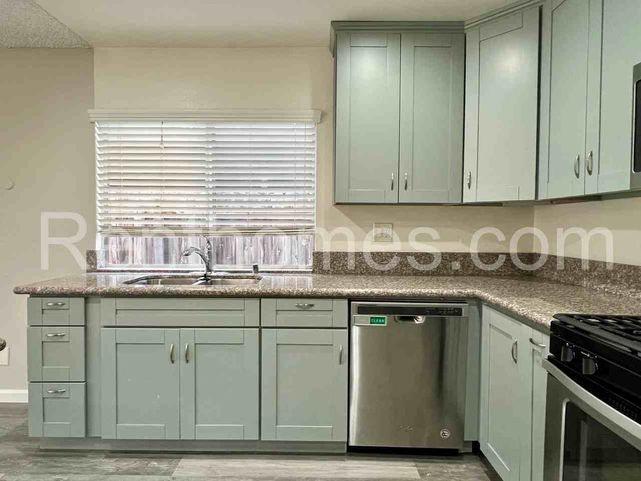11303 Kelowna Rd - Photo 5 of 22