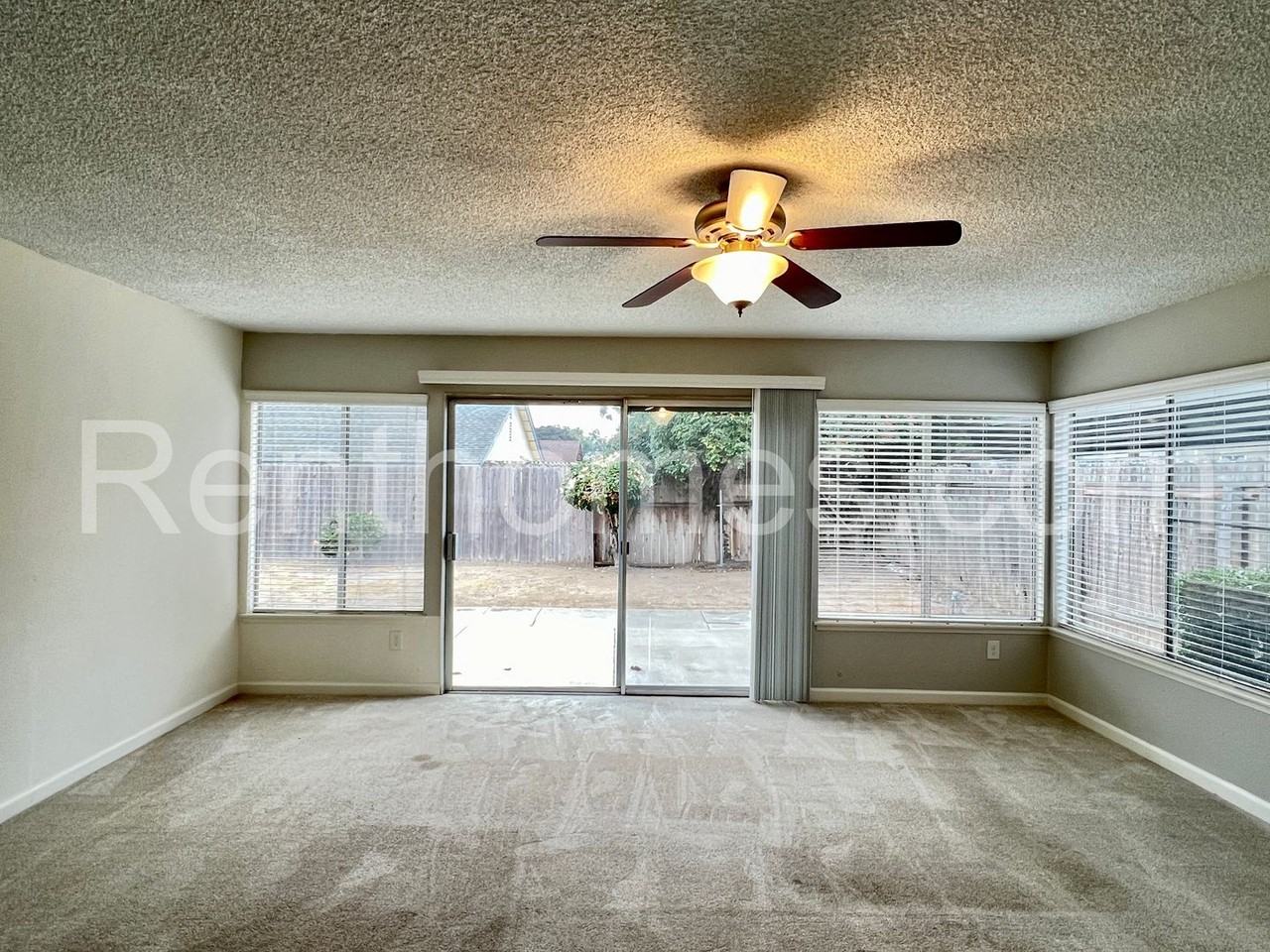 11303 Kelowna Rd - Photo 7 of 22