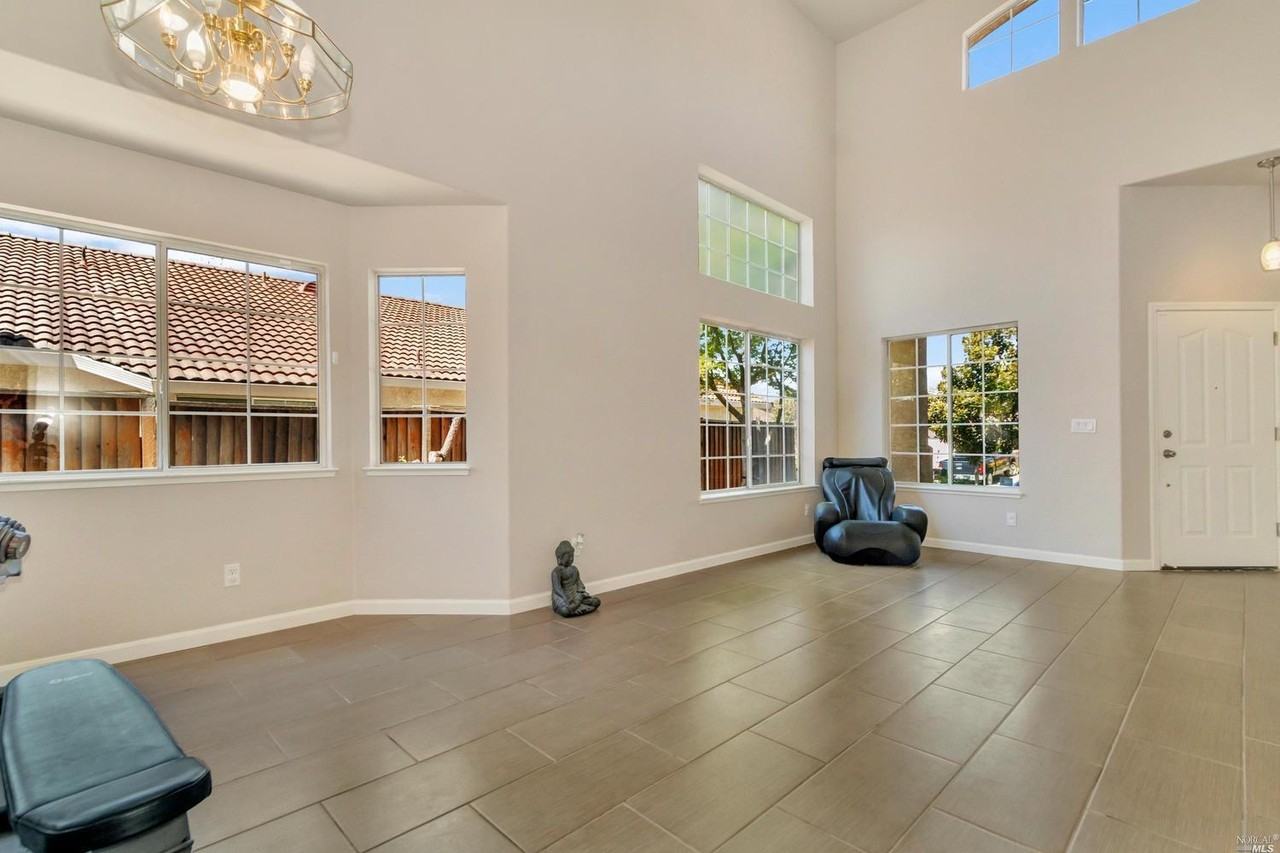 2025 Beryl Ct - Photo 2 of 24
