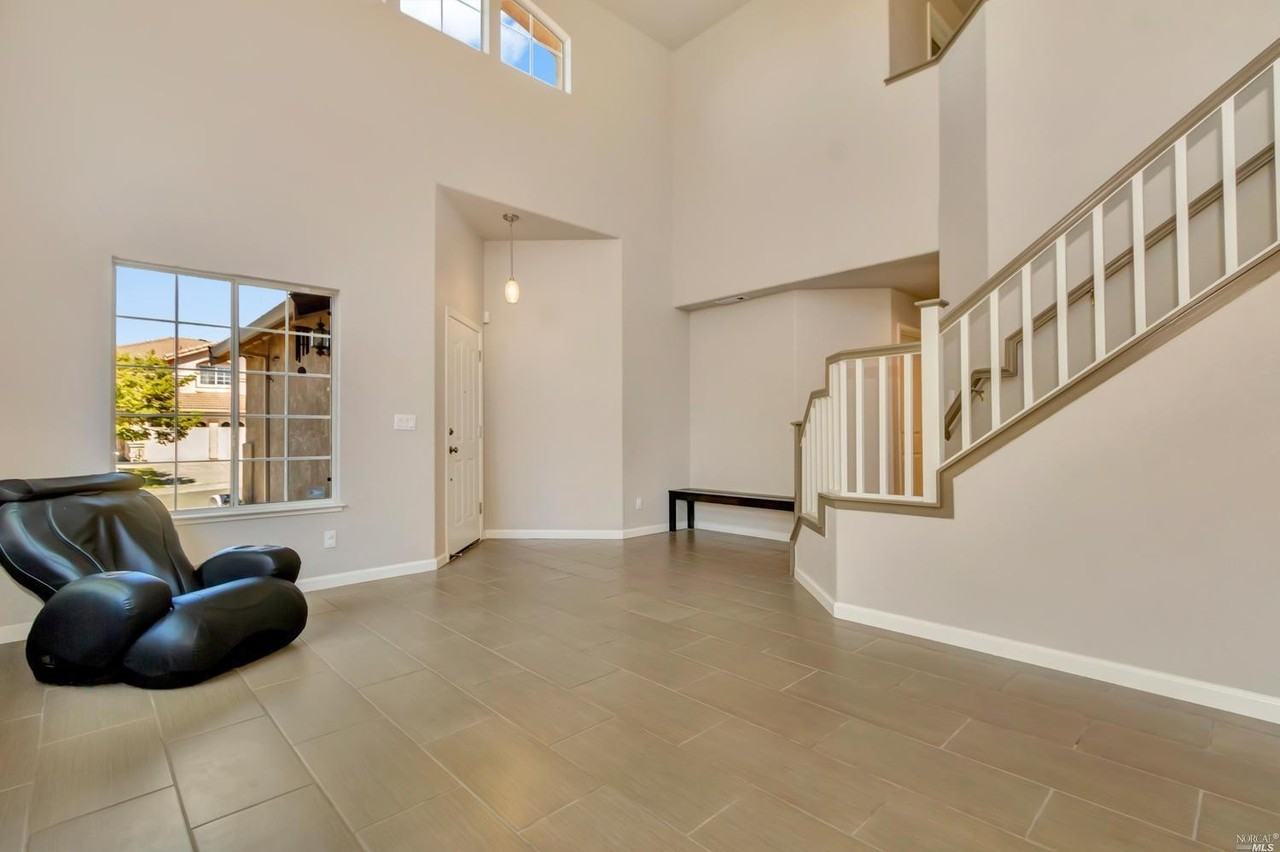 2025 Beryl Ct - Photo 3 of 24